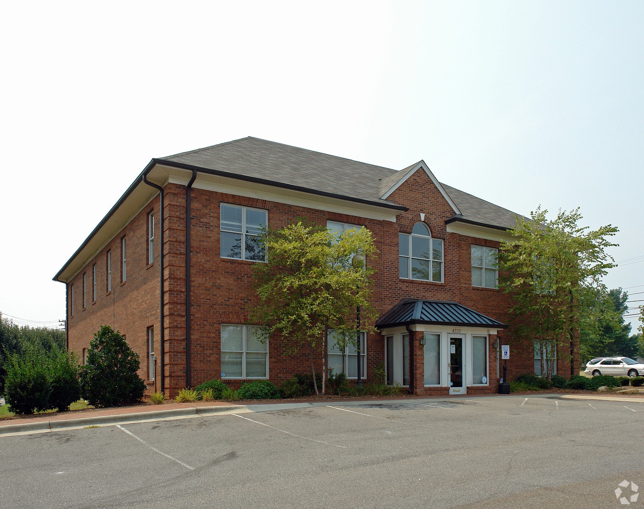 4550 Country Club Rd, Winston-Salem, NC à louer Photo du bâtiment- Image 1 de 16