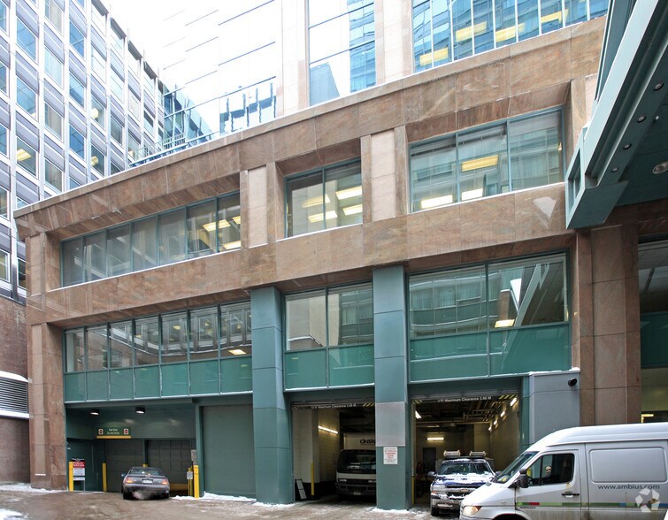 151 Yonge St, Toronto, ON for lease - Building Photo - Image 3 of 6