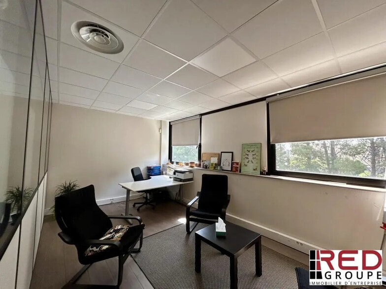 Office in Aix-en-Provence for lease - Building Photo - Image 2 of 5