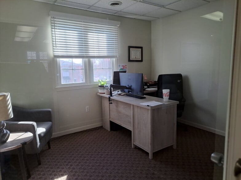 1600 Scottsville Rd, Bowling Green, KY for lease - Interior Photo - Image 3 of 12