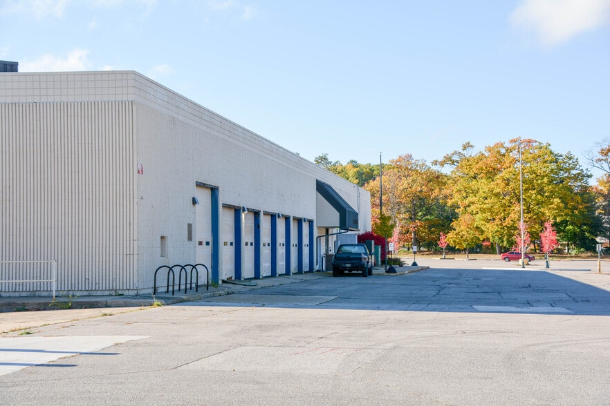 1212 W South Airport Rd W, Traverse City, MI for sale - Building Photo - Image 3 of 95