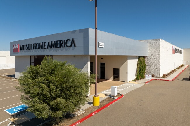 Plus de détails pour 1333 E Kettleman Ln, Lodi, CA - Commerce de détail à louer