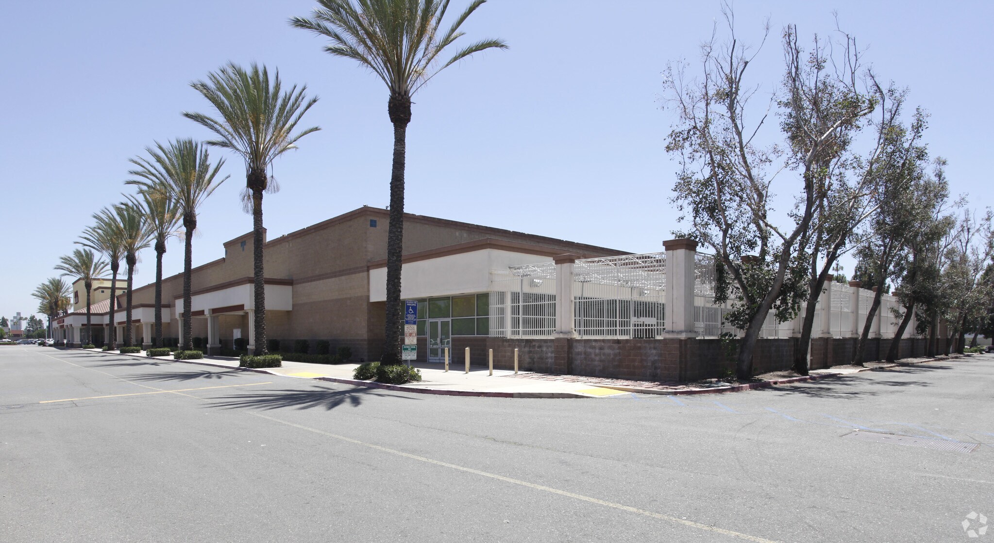 2505 El Camino Real, Tustin, CA à vendre Photo principale- Image 1 de 11