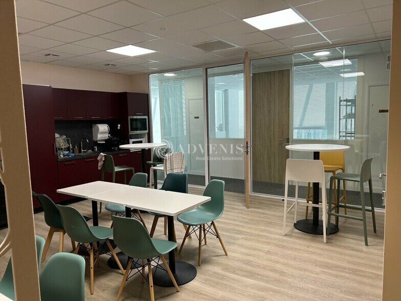 Office in Tours for lease - Interior Photo - Image 3 of 12