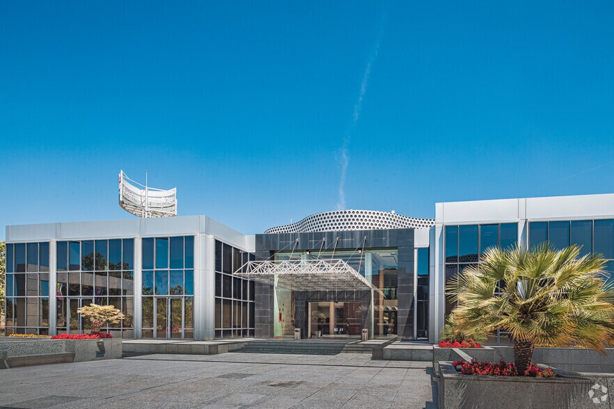 Enrique Granados, 6, Pozuelo de Alarcón, Madrid à louer - Photo du bâtiment - Image 2 de 11