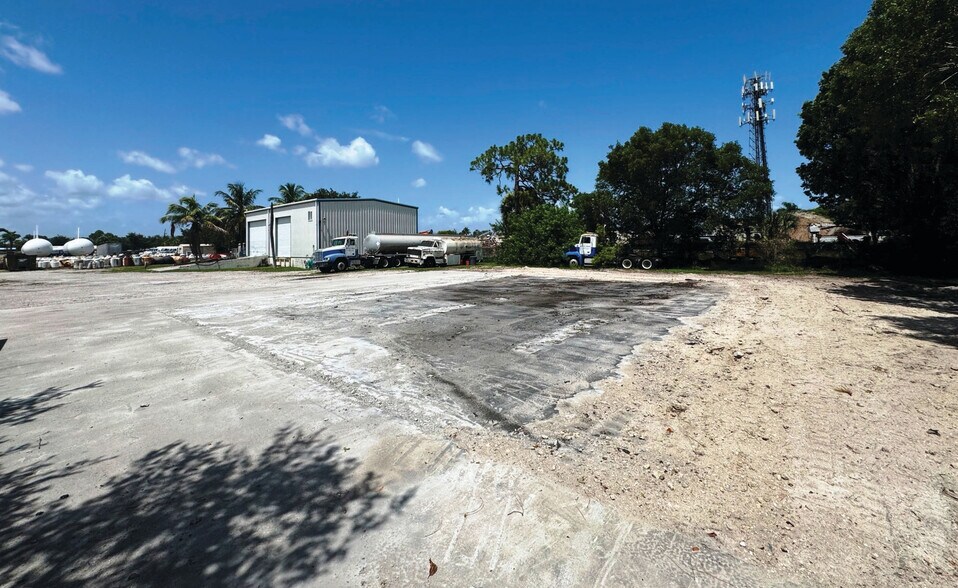 3596 Prospect Ave, Naples, FL à louer - Photo du bâtiment - Image 3 de 5