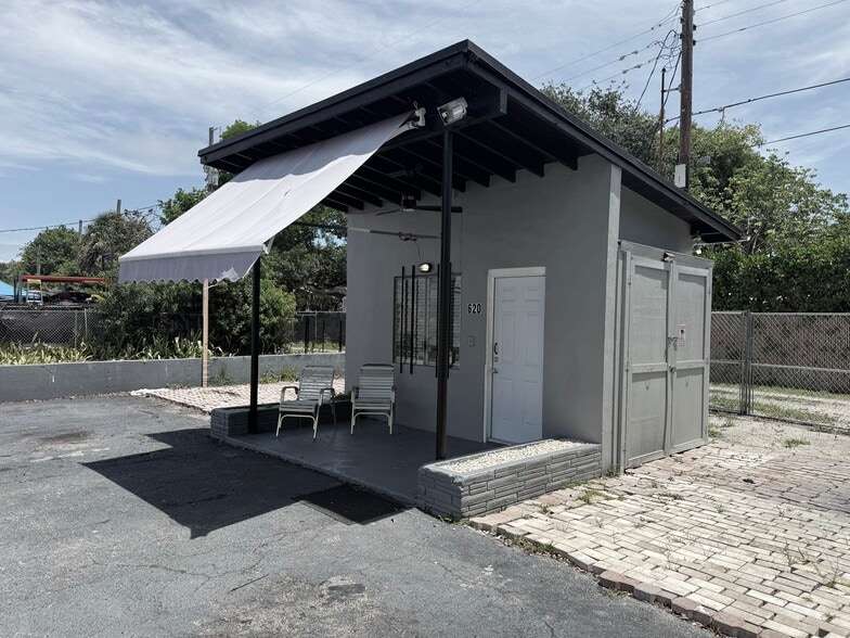 620 Dixie Highway Hwy, Lake Worth Beach, FL à louer - Photo principale - Image 1 de 4