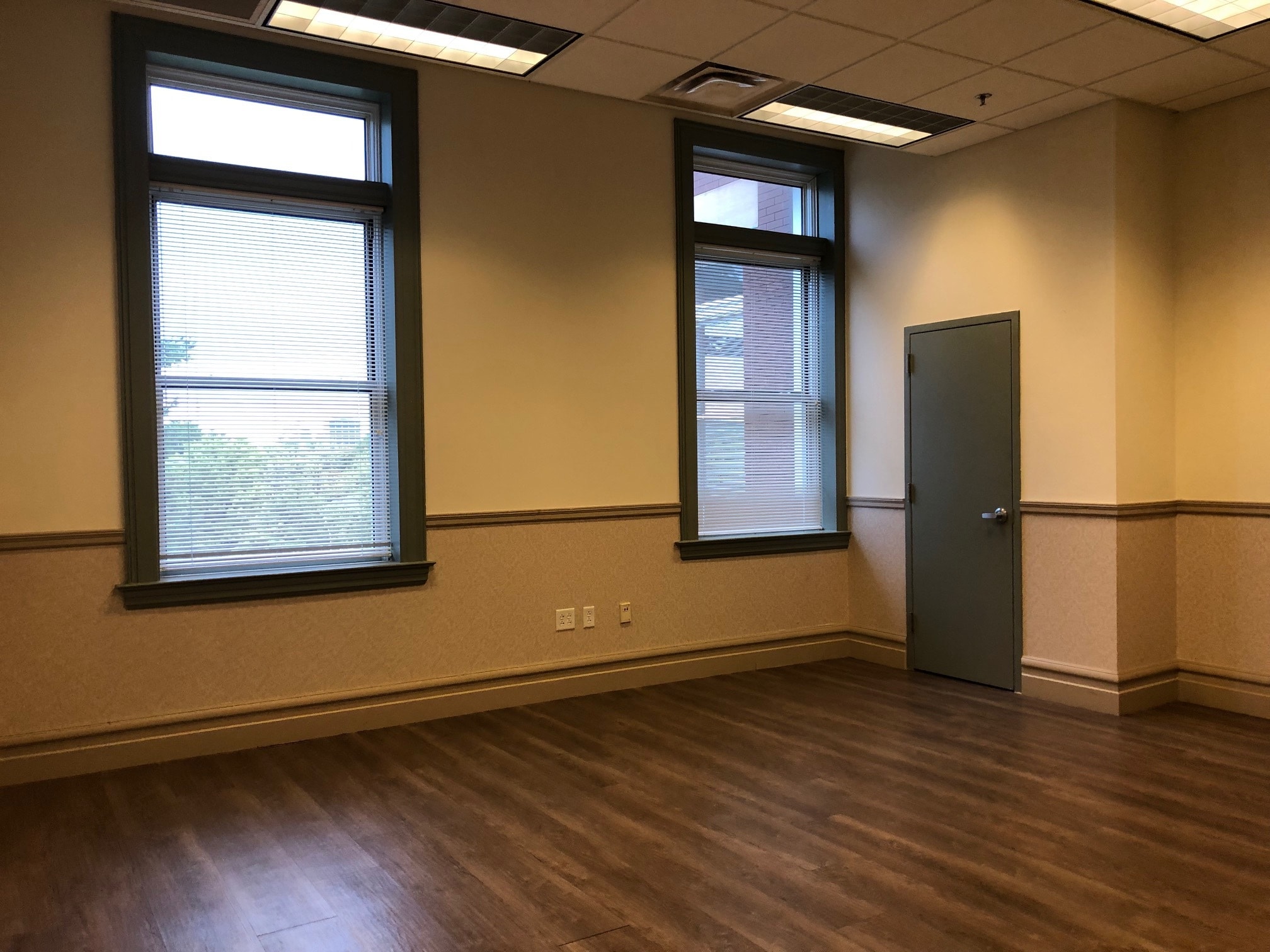 1111 W 39th St, Kansas City, MO for lease Interior Photo- Image 1 of 11