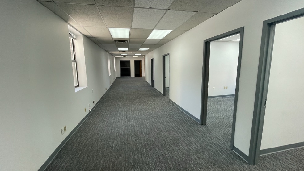 3915 29th St, Long Island City, NY à louer - Photo intérieure - Image 2 de 4