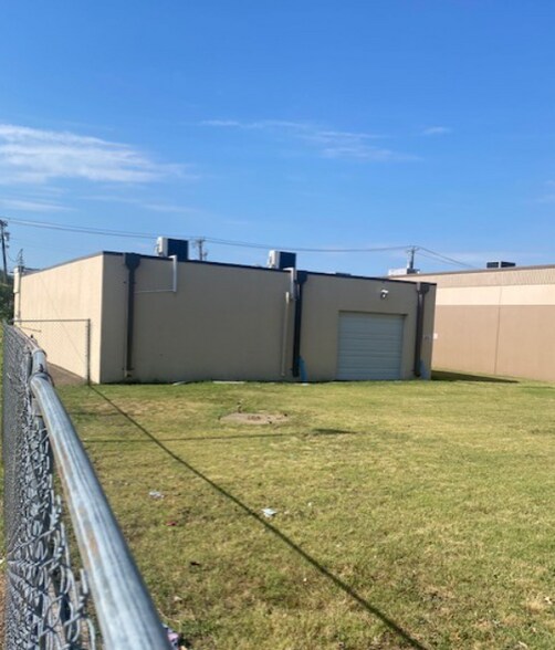 621 18th St, Plano, TX à vendre - Photo du bâtiment - Image 3 de 4