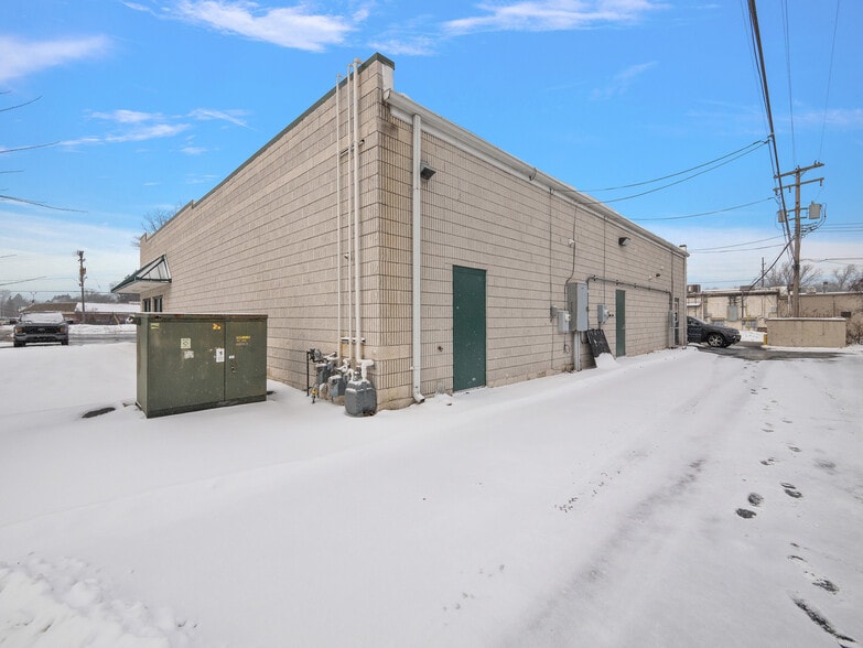 825 Michigan Ave, Marysville, MI for lease - Building Photo - Image 3 of 7