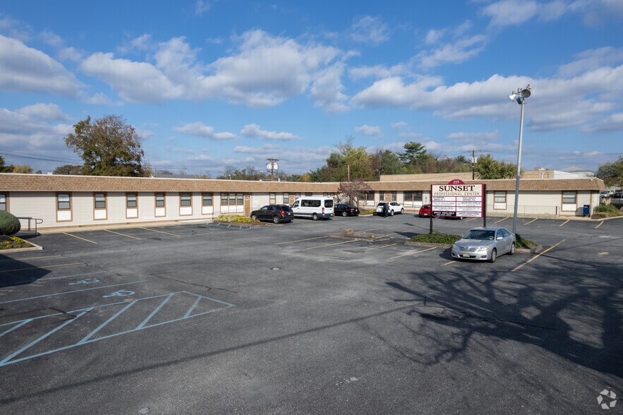 215 Sunset Rd, Willingboro, NJ à louer - Photo du bâtiment - Image 3 de 7