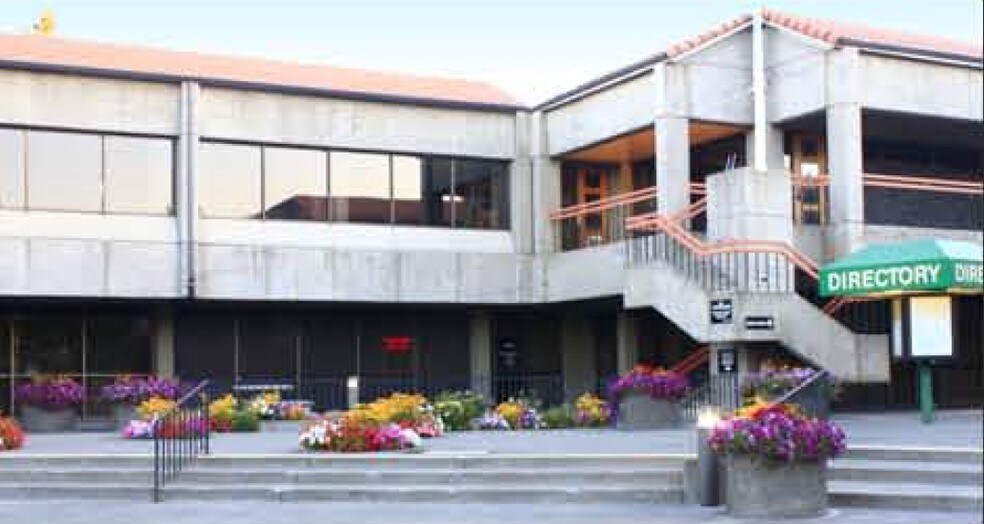 1230 NE 3rd St, Bend, OR à louer - Photo du bâtiment - Image 2 de 3