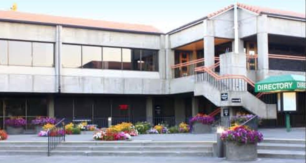 1230 NE 3rd St, Bend, OR à louer - Photo du bâtiment - Image 2 de 3