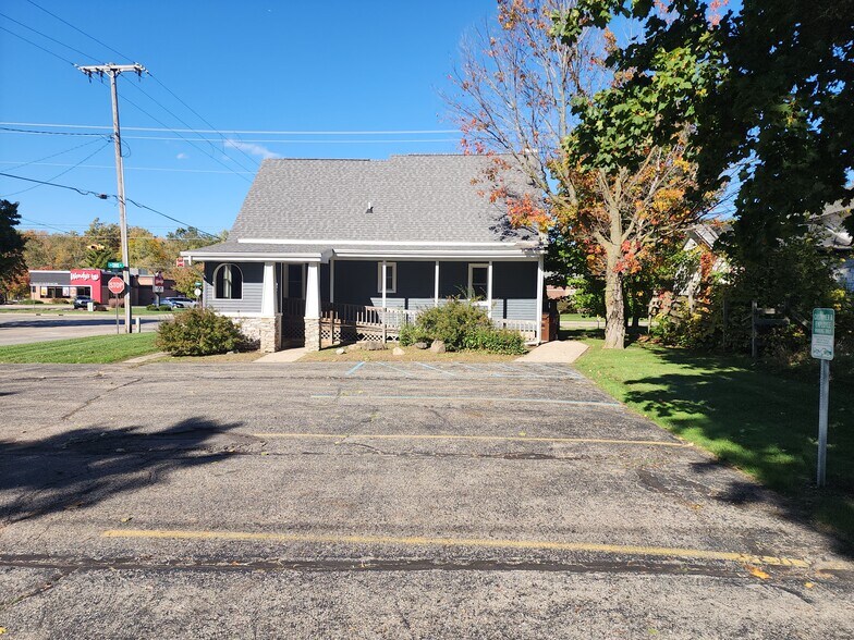536 W State St, Hastings, MI à louer - Photo du bâtiment - Image 2 de 27