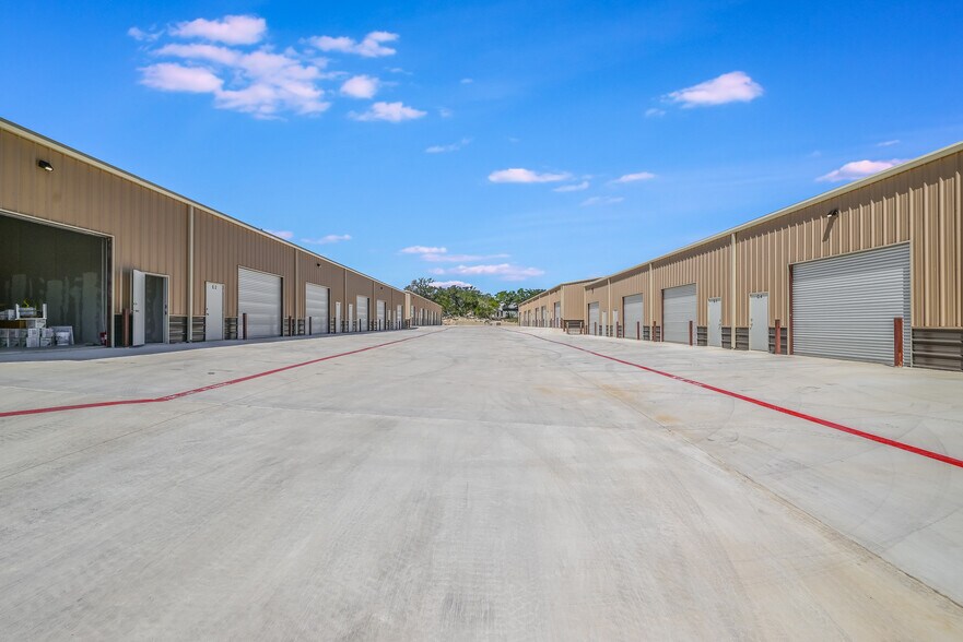38 Rust Ln, Boerne, TX à louer - Photo du bâtiment - Image 3 de 20