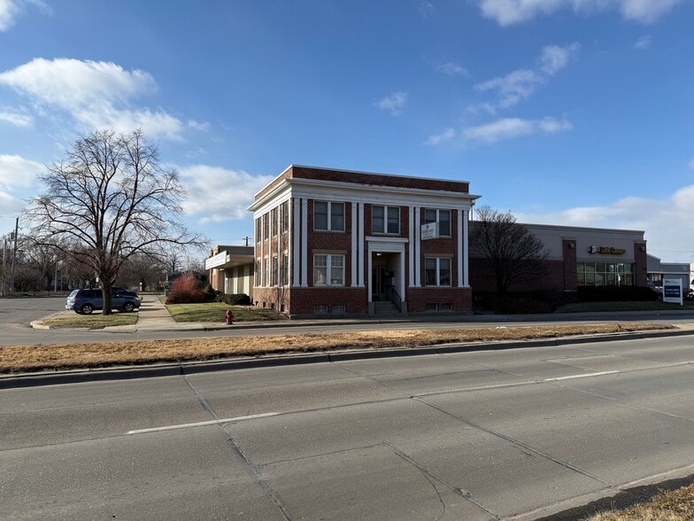 985 S 27th St, Lincoln, NE for lease - Building Photo - Image 2 of 6