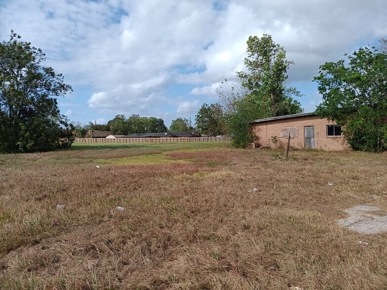 1321 E Mulberry St, Angleton, TX à vendre - Photo du bâtiment - Image 2 de 3