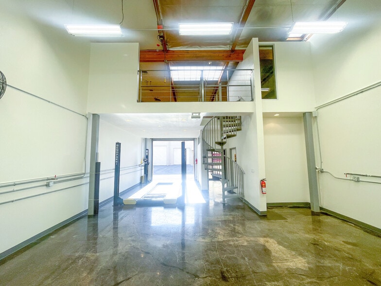 2631 Lavery Ct, Newbury Park, CA à louer - Photo du bâtiment - Image 3 de 13