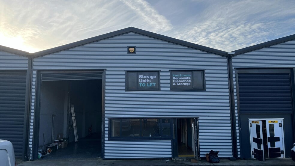 31-37 Timothys Bridge Rd, Stratford Upon Avon for lease - Building Photo - Image 2 of 2