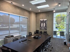 17521-17551 Gillette Ave, Irvine, CA à louer Photo intérieure- Image 2 de 3