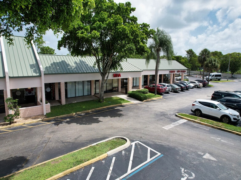 7101-7225 W Oakland Park Blvd, Lauderhill, FL for lease - Building Photo - Image 2 of 7