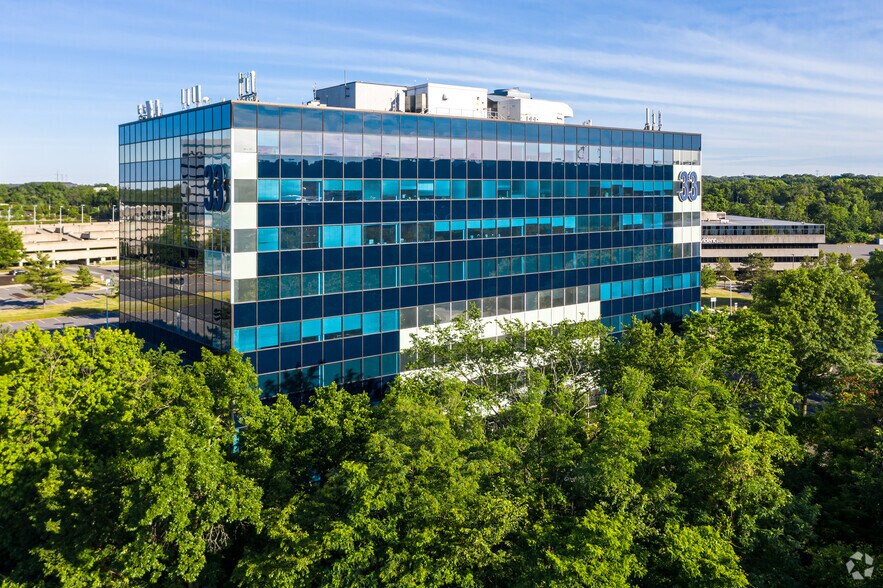 33 Wood Ave S, Iselin, NJ à louer - Photo du bâtiment - Image 3 de 15