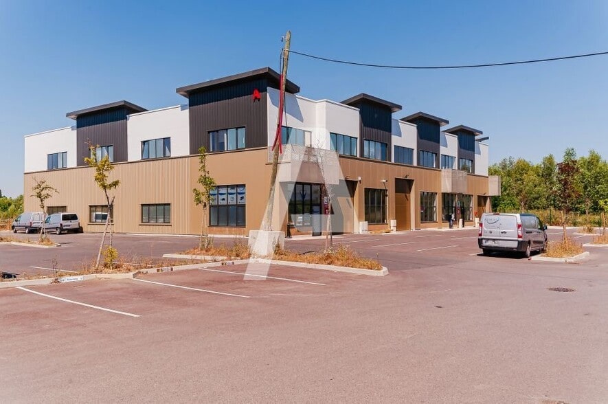 22 Rue Clément Ader, Saint-Pierre-du-Perray for sale - Building Photo - Image 3 of 8