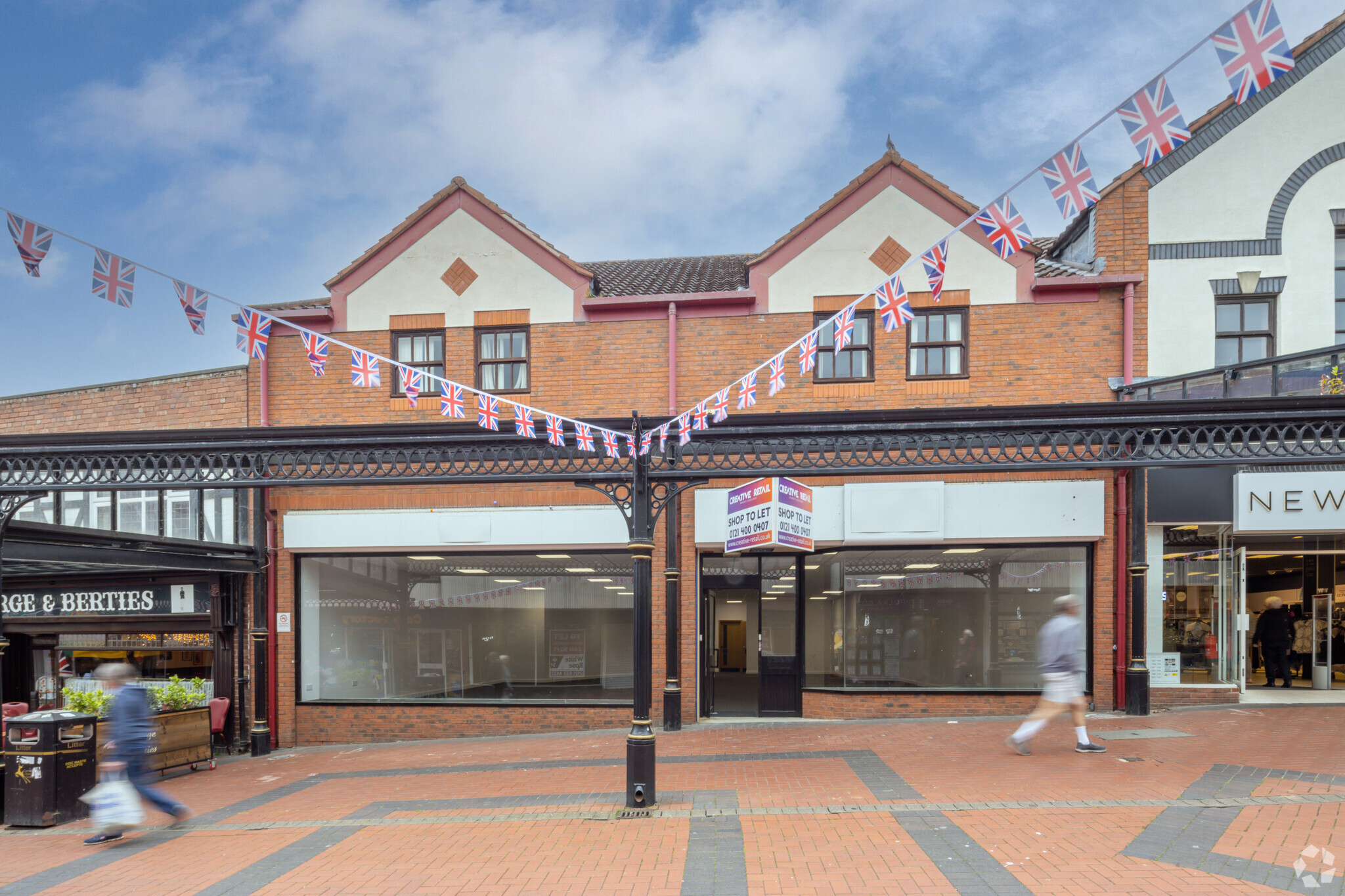 Market Hall St, Cannock à louer Photo du b timent- Image 1 de 6