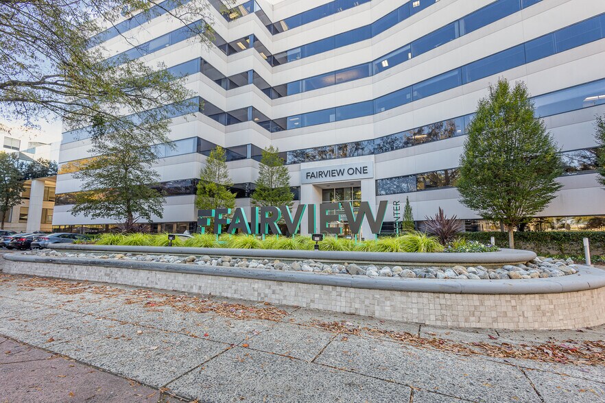6302 Fairview Rd, Charlotte, NC à louer - Photo du bâtiment - Image 1 de 9