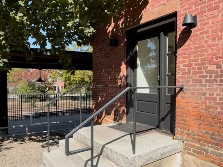 21 Lower Station Rd, Garrison, NY à louer - Photo du bâtiment - Image 1 de 12