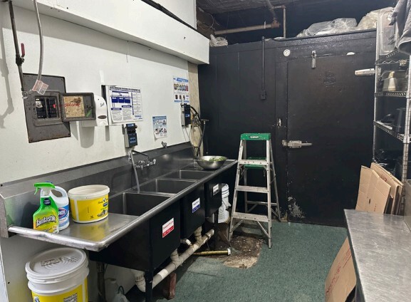 146 Lockwood Ave, Yonkers, NY for sale - Interior Photo - Image 3 of 6