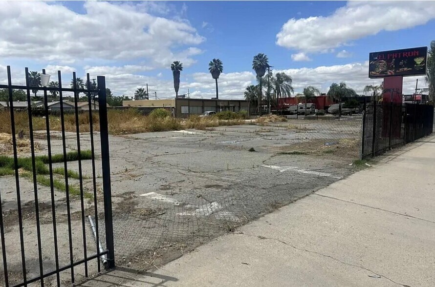 41525 Florida Ave, Hemet, CA à vendre - Photo du bâtiment - Image 2 de 2