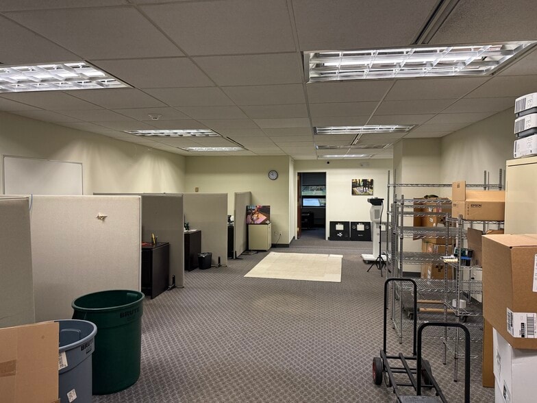 80 Business Park Dr, Armonk, NY for lease - Building Photo - Image 3 of 6