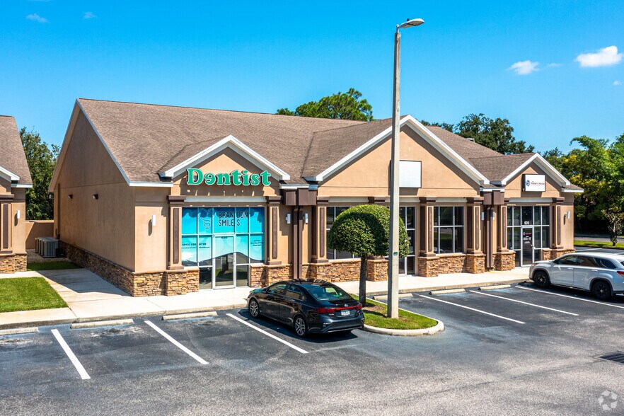 920 Lumsden, Brandon, FL for lease - Building Photo - Image 2 of 3