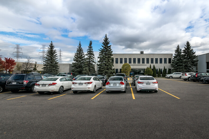 3885 Boul Industriel, Laval, QC à louer - Photo du bâtiment - Image 2 de 15