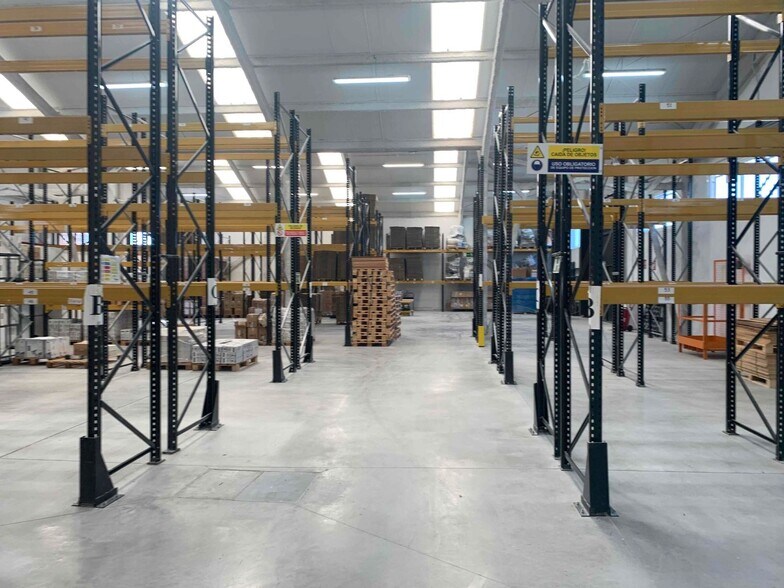 Industriel dans Valdeolmos-Alalpardo, Madrid à vendre - Photo intérieure - Image 2 de 9