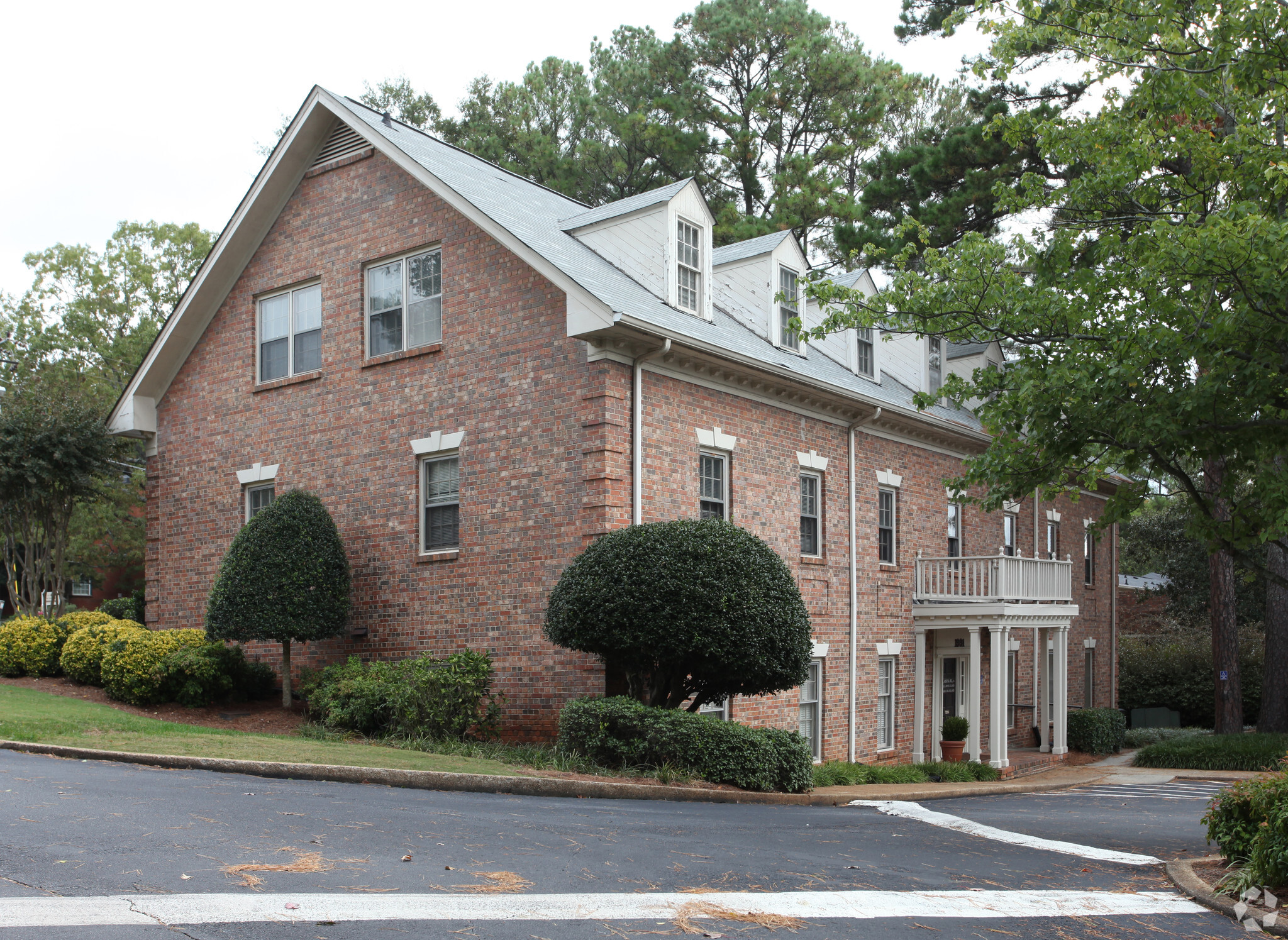 1991 N Williamsburg Dr, Decatur, GA à vendre Photo du bâtiment- Image 1 de 1