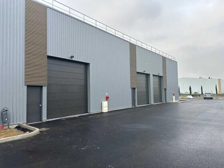 Local d'activités dans Villefranche-sur-Saône à vendre - Photo du bâtiment - Image 3 de 10