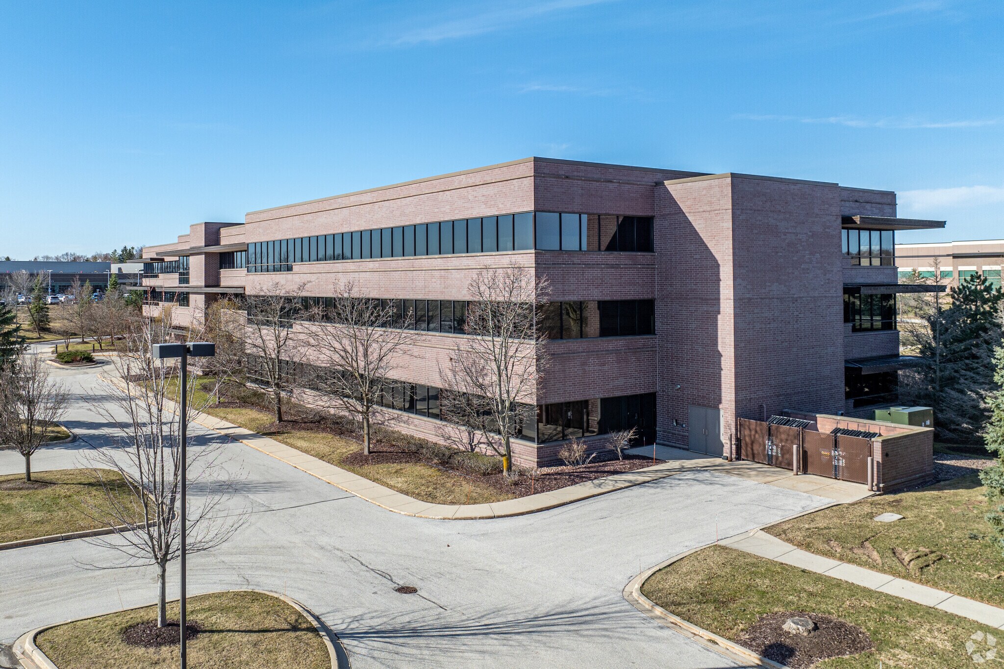 W126N7338 Flint Rd, Menomonee Falls, WI for lease Building Photo- Image 1 of 2