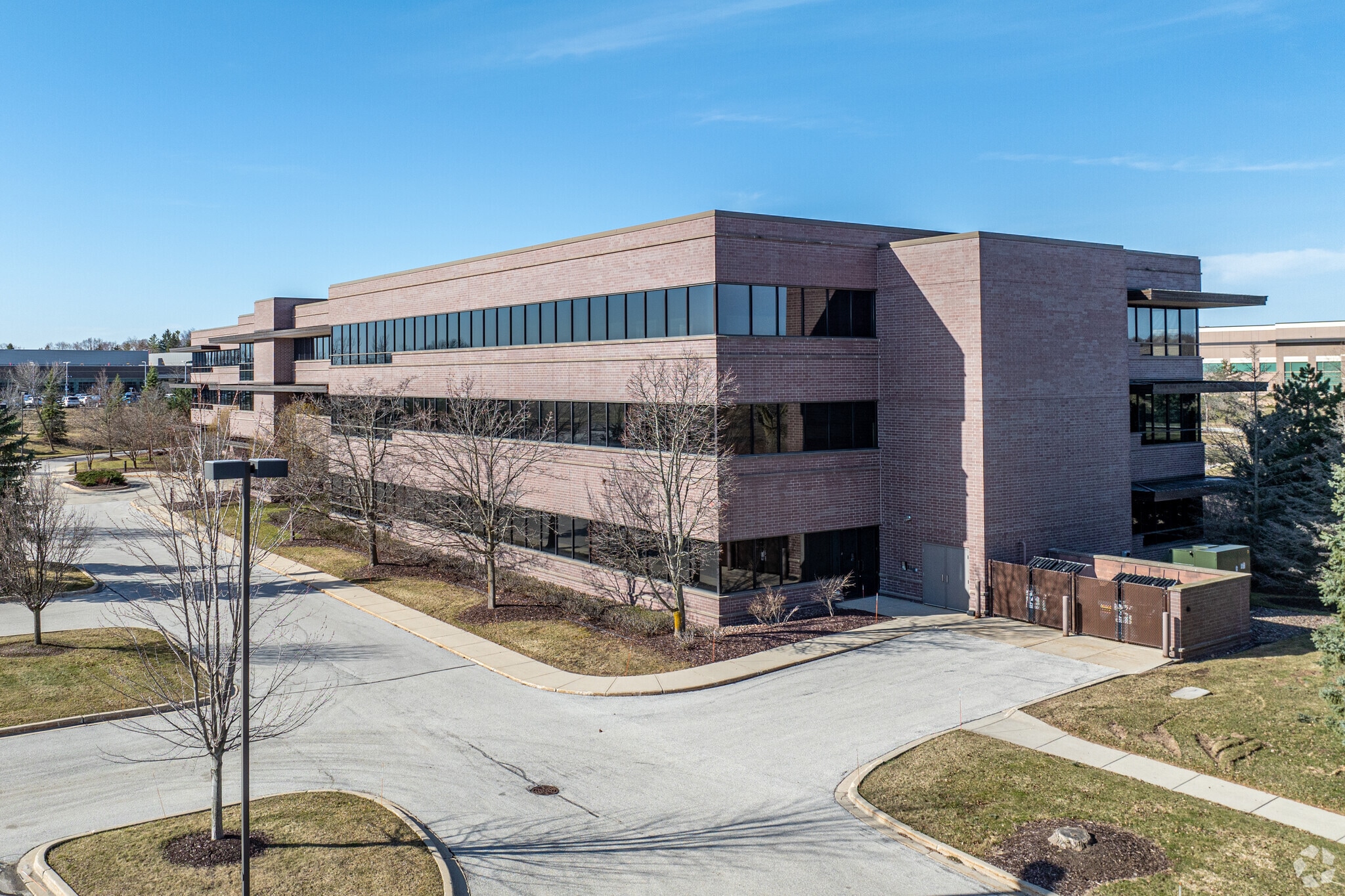 W126N7338 Flint Rd, Menomonee Falls, WI à louer Photo du bâtiment- Image 1 de 2