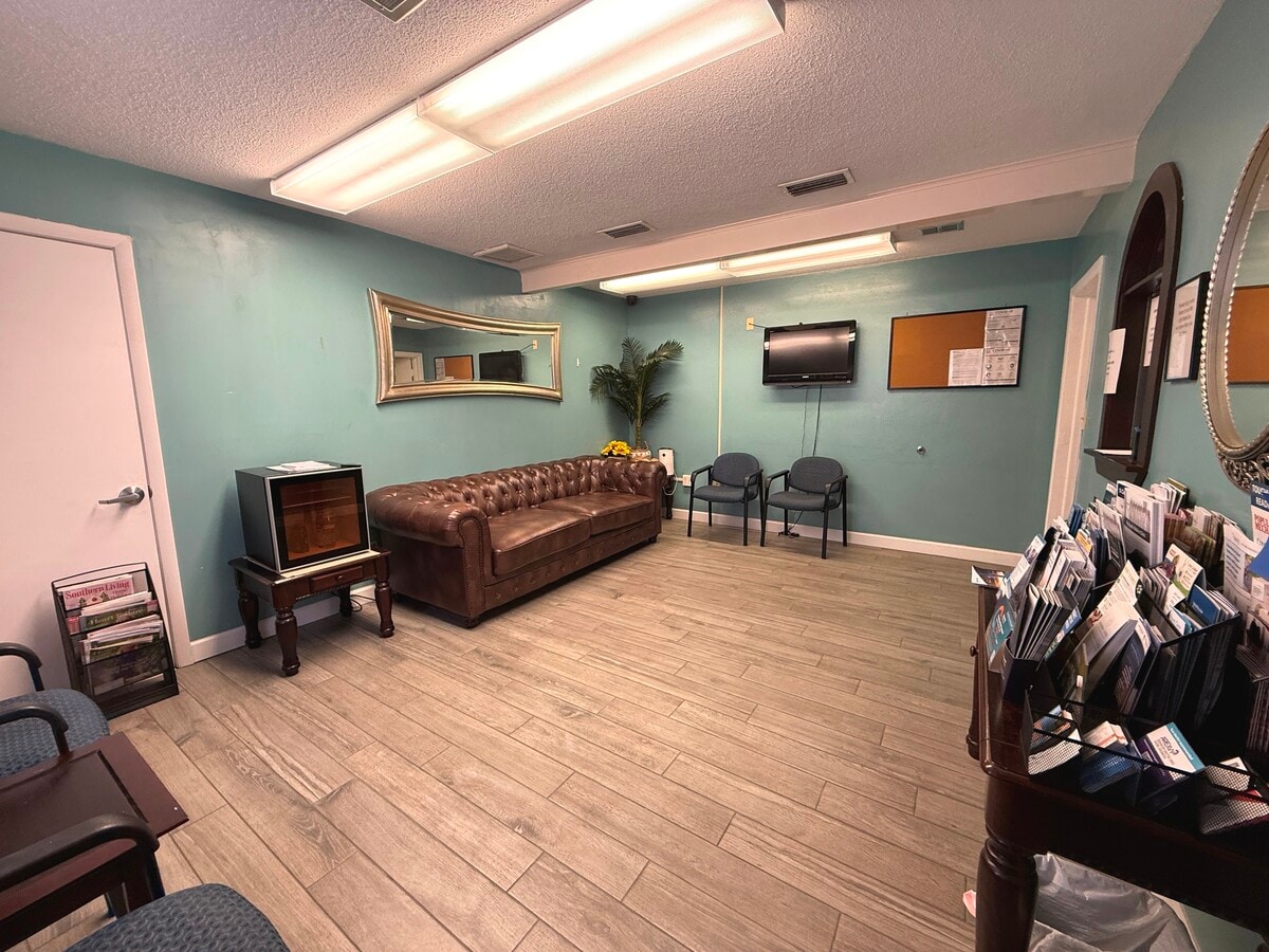500 Memorial Cir, Ormond Beach, FL 32174 - Unit A&B - - Interior Photo - Image 2 of 13