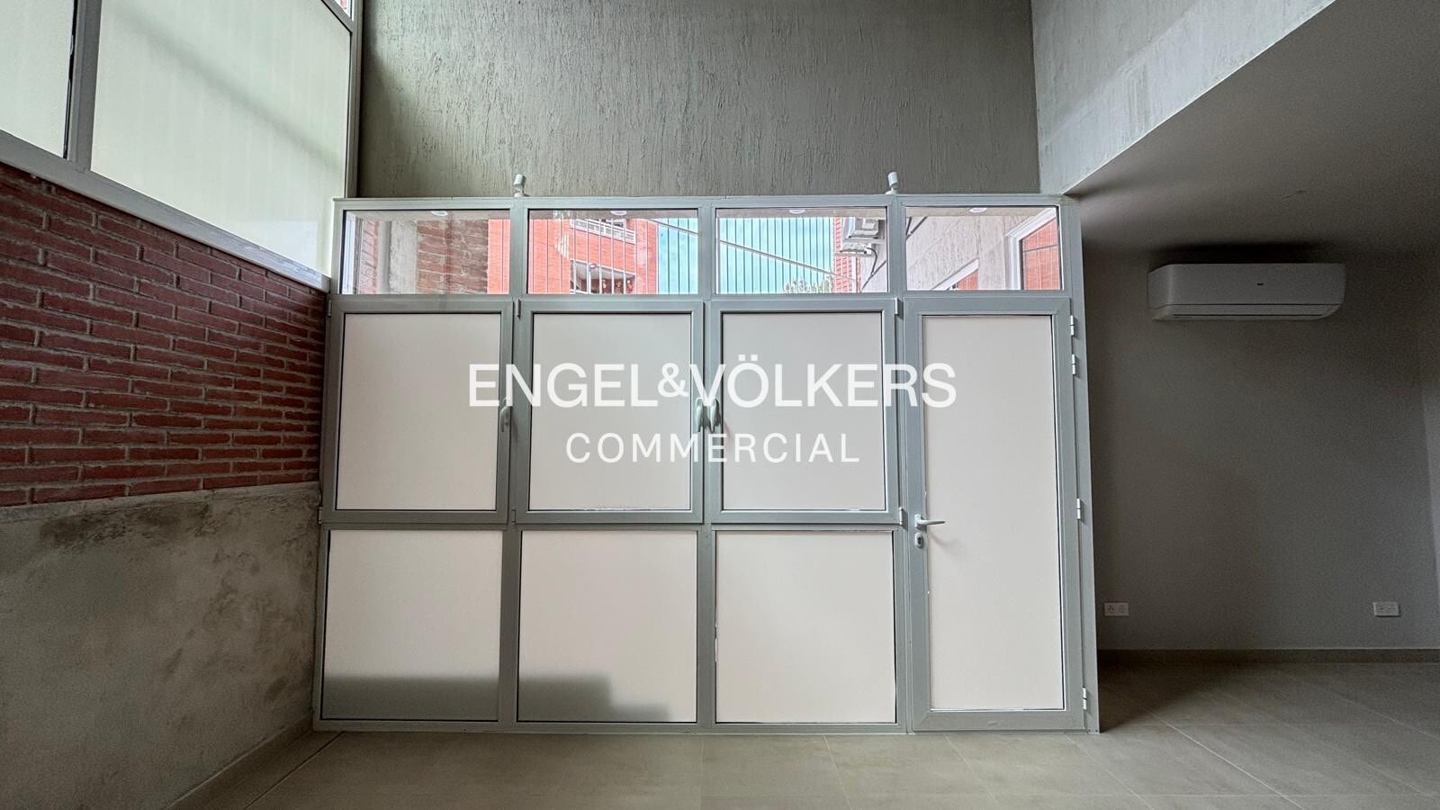 Ripollet, BAR 08291 - Unit 21 - - Interior Photo - Image 1 of 17