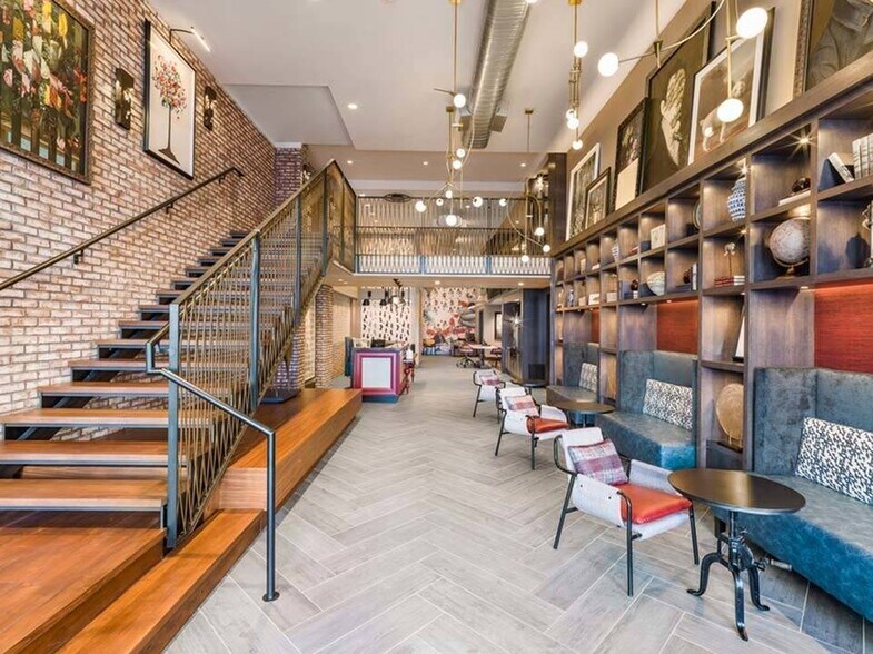 916 W Broad St, Falls Church, VA à louer - Photo du bâtiment - Image 3 de 40