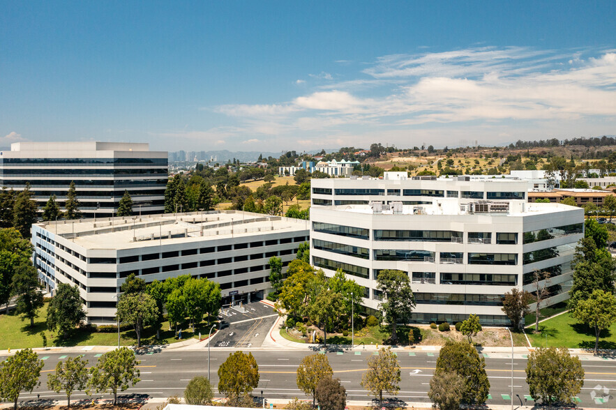 400 Corporate Pointe, Culver City, CA for lease - Primary Photo - Image 1 of 21