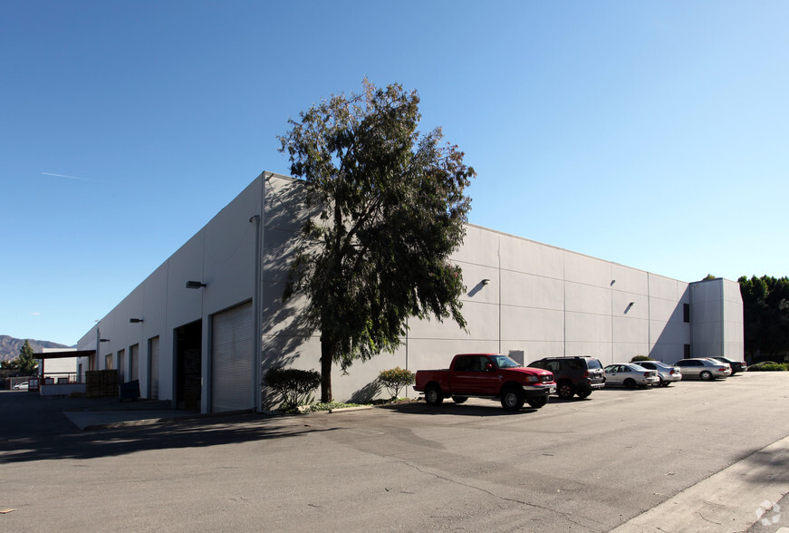 225 Parkside Dr, San Fernando, CA for lease - Building Photo - Image 2 of 2