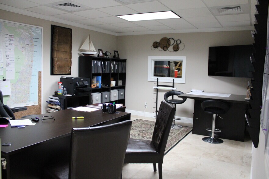 2731 Vista Pky, West Palm Beach, FL à vendre - Photo du bâtiment - Image 3 de 34