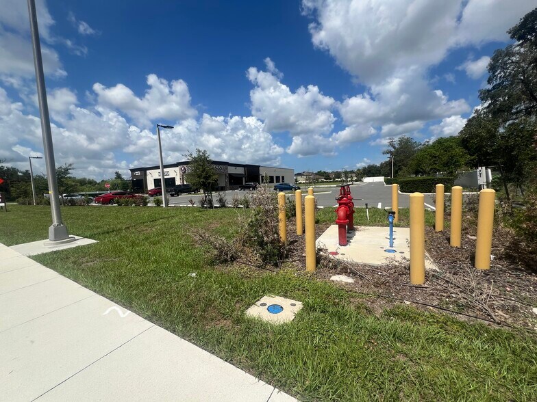 10715 US Highway 301 S, Riverview, FL à louer - Photo du bâtiment - Image 3 de 11