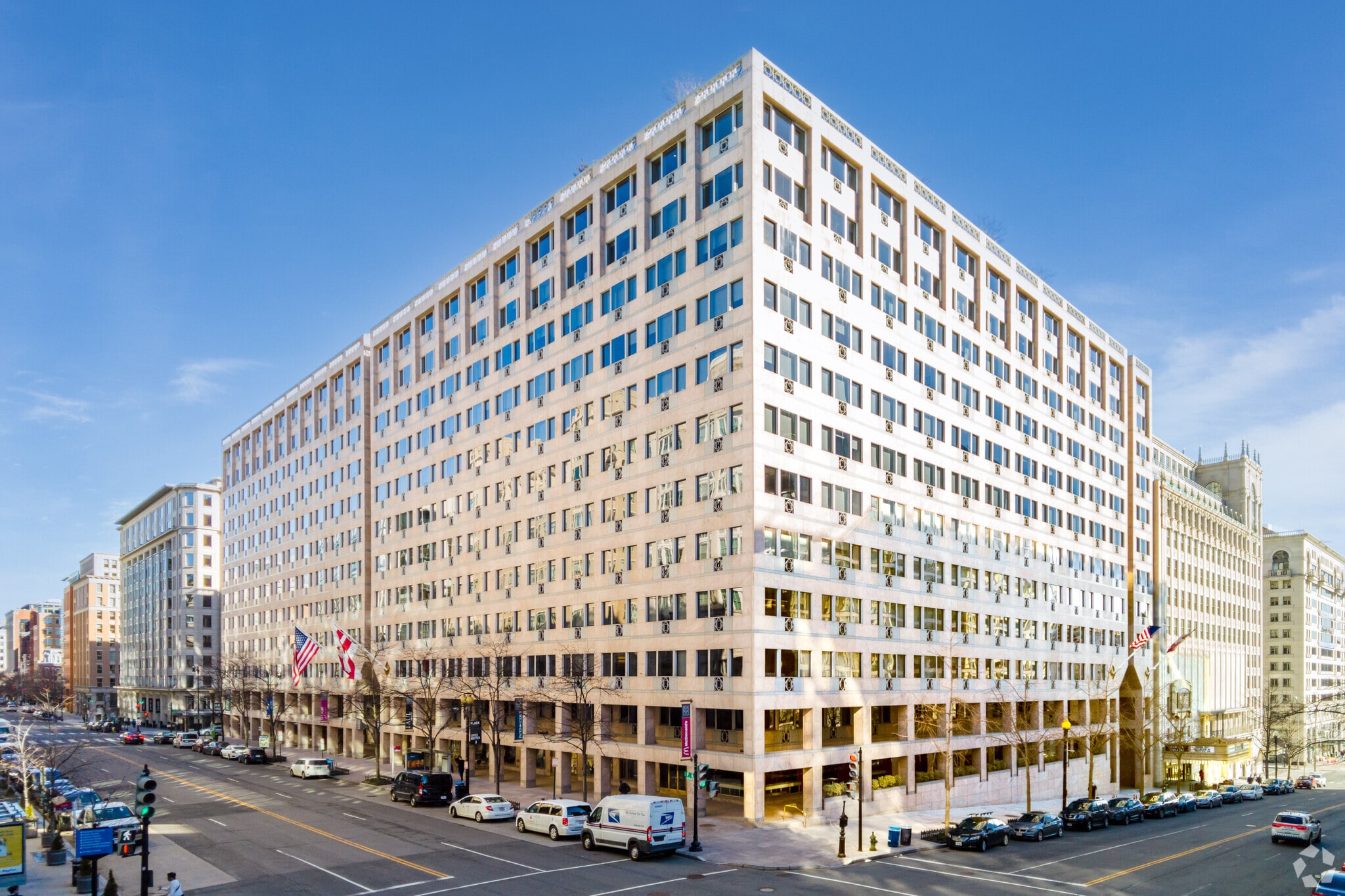 555 13th St NW, Washington, DC à louer Photo du bâtiment- Image 1 de 16