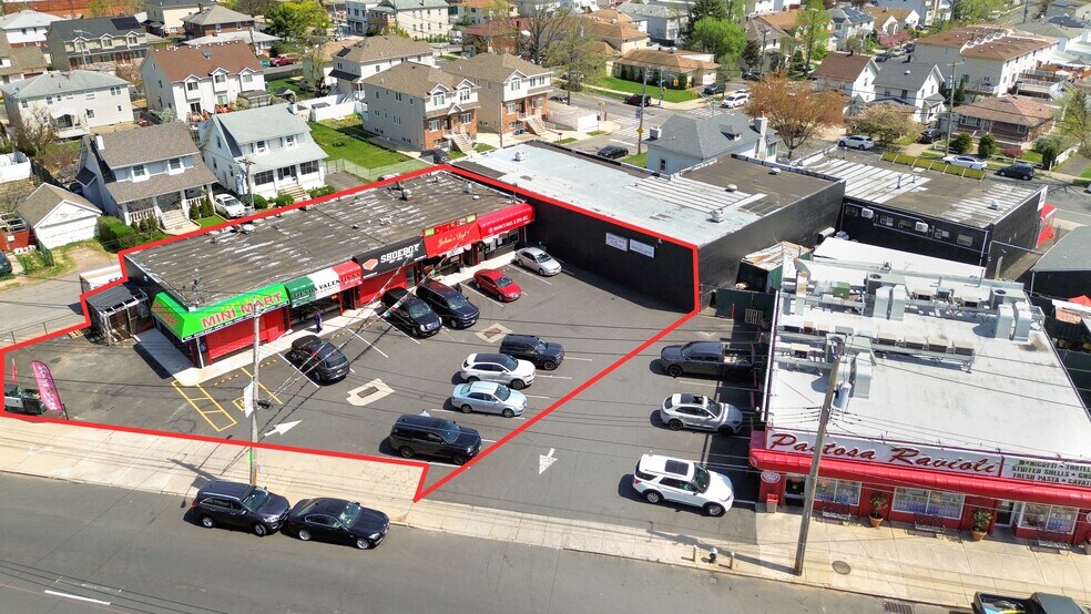 1060 Richmond Rd, Staten Island, NY à louer - Photo du bâtiment - Image 1 de 21